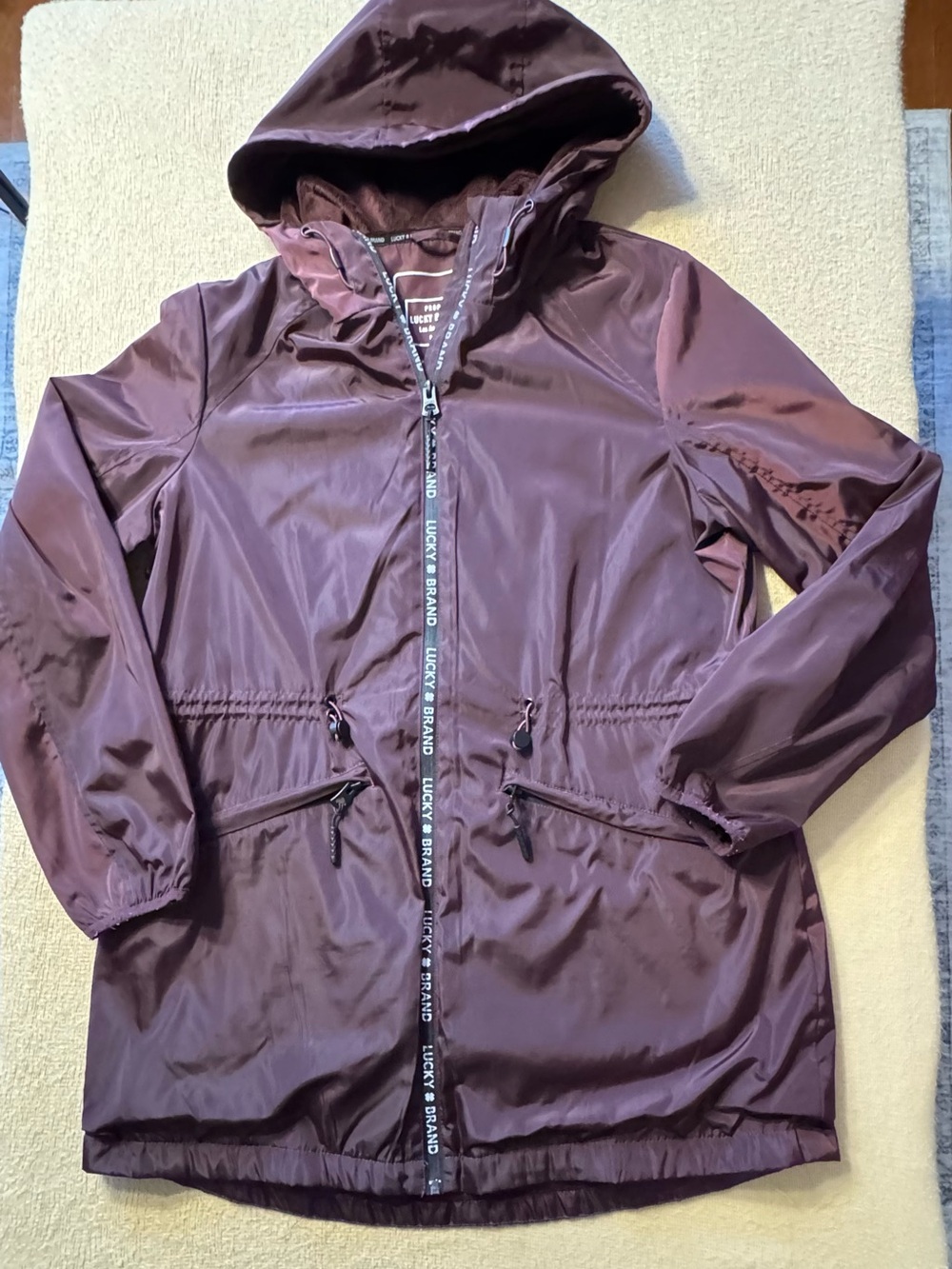 Lucky Brand Women's Hooded Maroon lightweight lined rain jacket